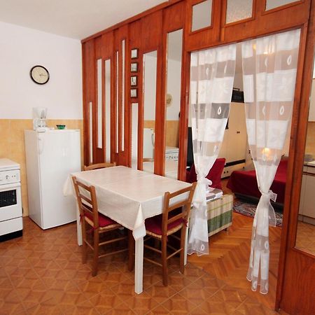 Apartments With A Parking Space Novi Vinodolski - 2423 Phòng bức ảnh